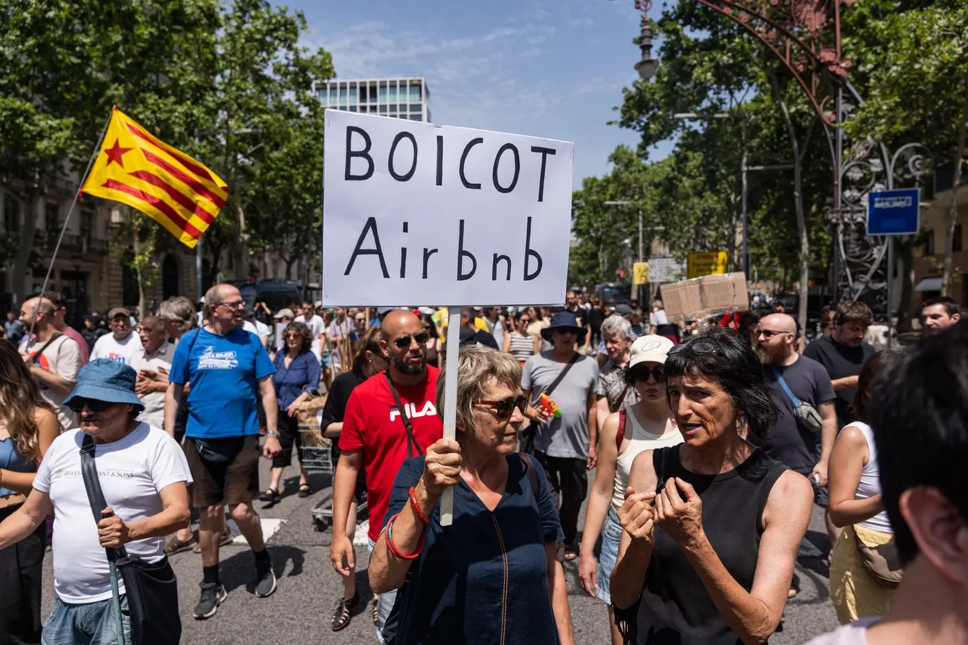 Airbnb звинувачує готелі в масовому туризмі Airbnb звинувачує готелі в масовому туризмі