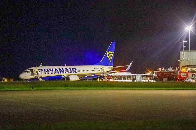 Літак Ryanair після аварійної посадки в Баварії
