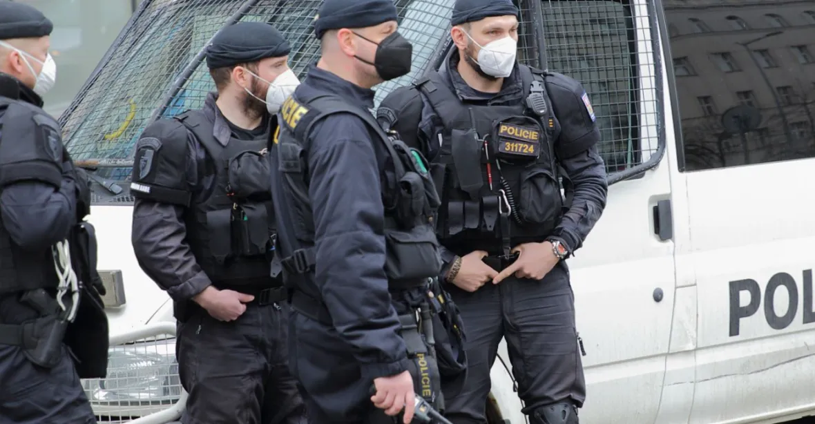 Policie zadržela 21 lidí Policie zadržela 21 lidí