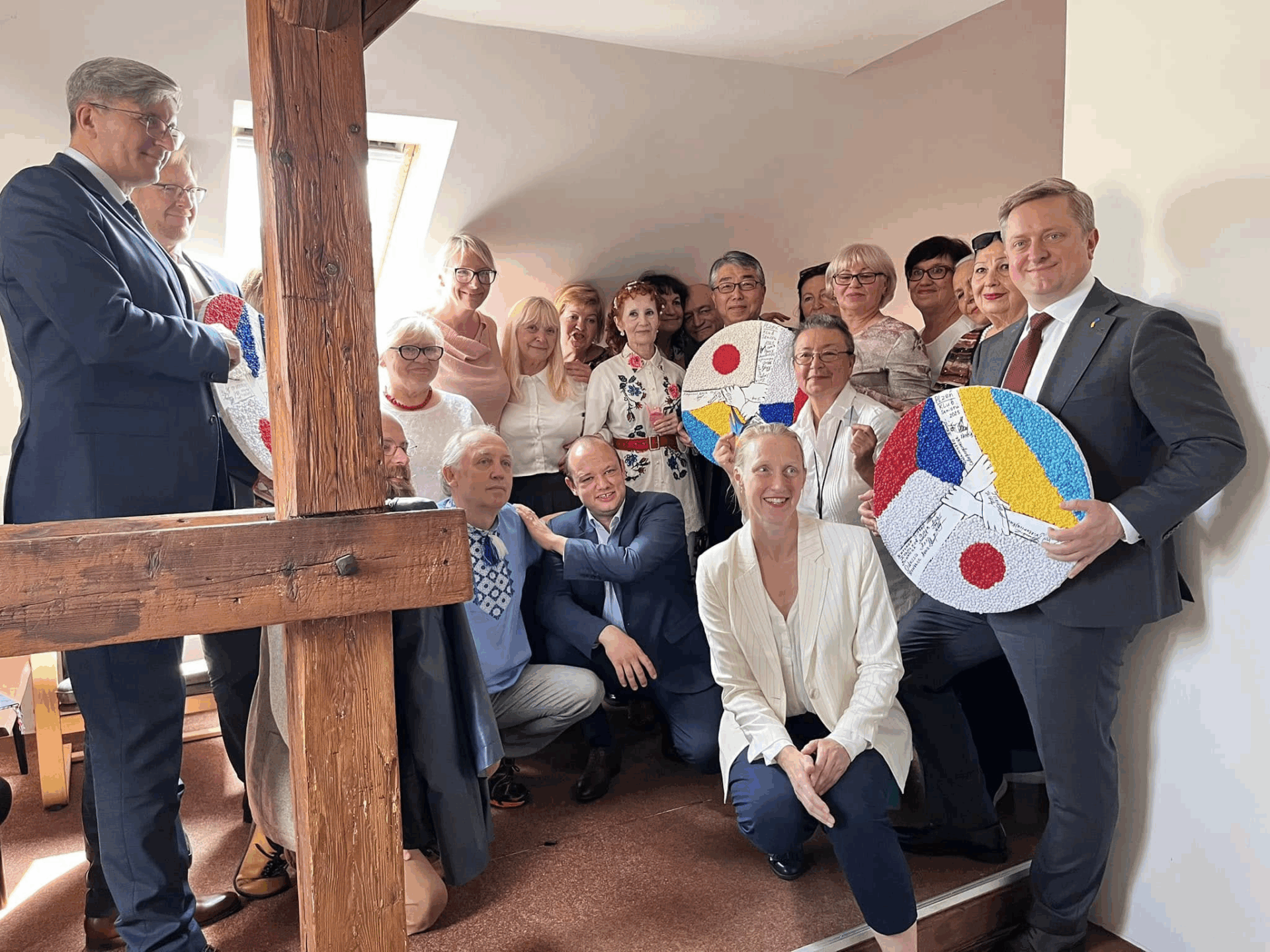 Японія виділила фінансування на психологічну допомогу українським пенсіонерам у Чехії Японія виділила фінансування на психологічну допомогу українським пенсіонерам у Чехії