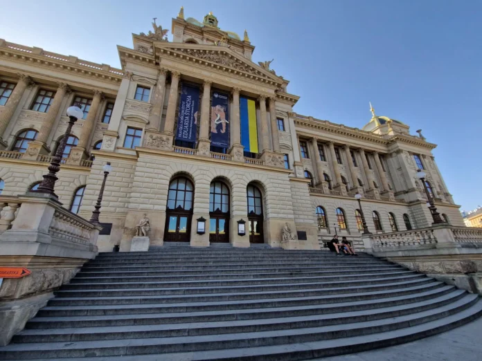 Український прапор зняли з будинку Національного музею у Празі