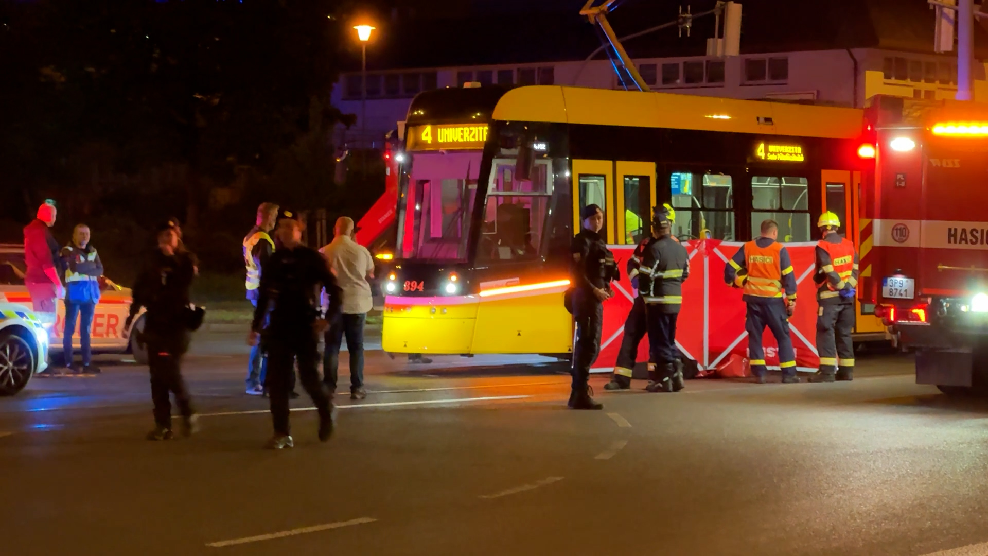 Žena v Plzni zakopla a přejela ji tramvaj