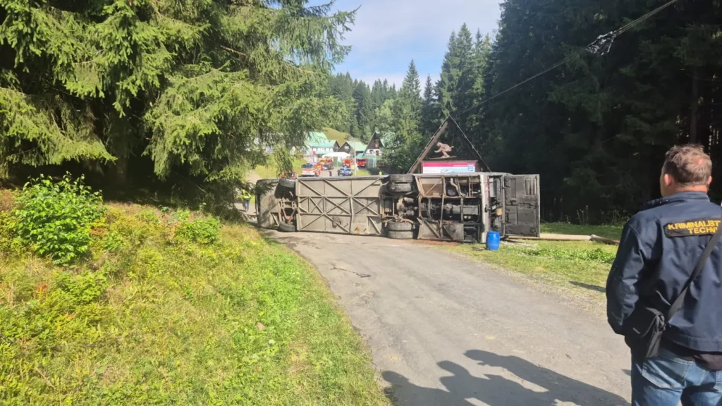Аварія автобуса в Старих Гамрах