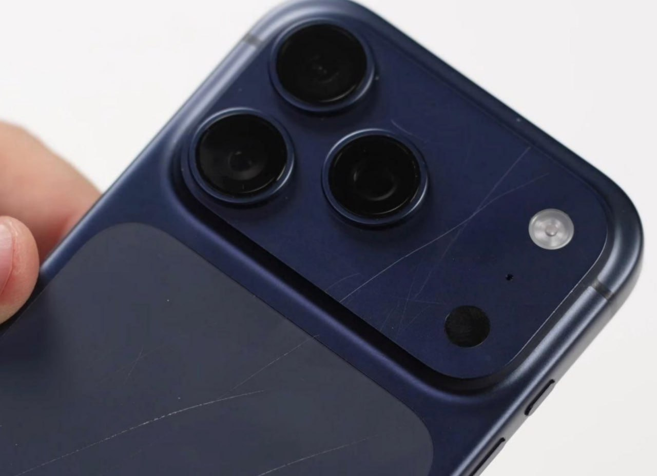 iPhone 17 Pro з подряпинами