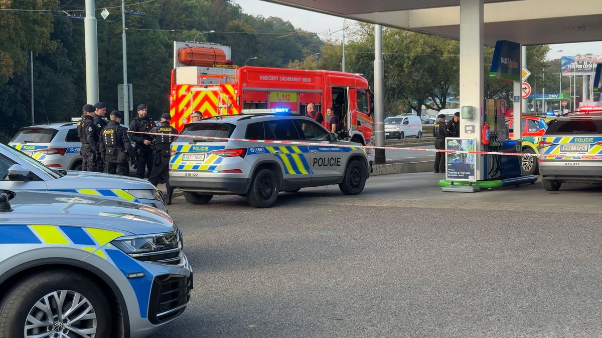 Muž se zabil na benzince v Praze před zraky svědků, bodal se do krku Muž se zabil na benzince v Praze před zraky svědků, bodal se do krku