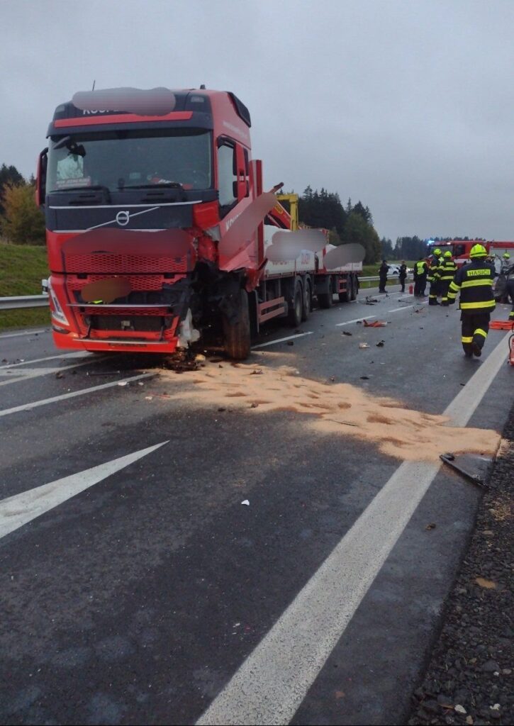 У Чехії трапилася смертельна ДТП поблизу Світав: загинула водійка легковика - Новини Чехії. Джерело: Українці в Чехії | Чеські новини для українців У Чехії трапилася смертельна ДТП поблизу Світав: загинула водійка легковика - фото №