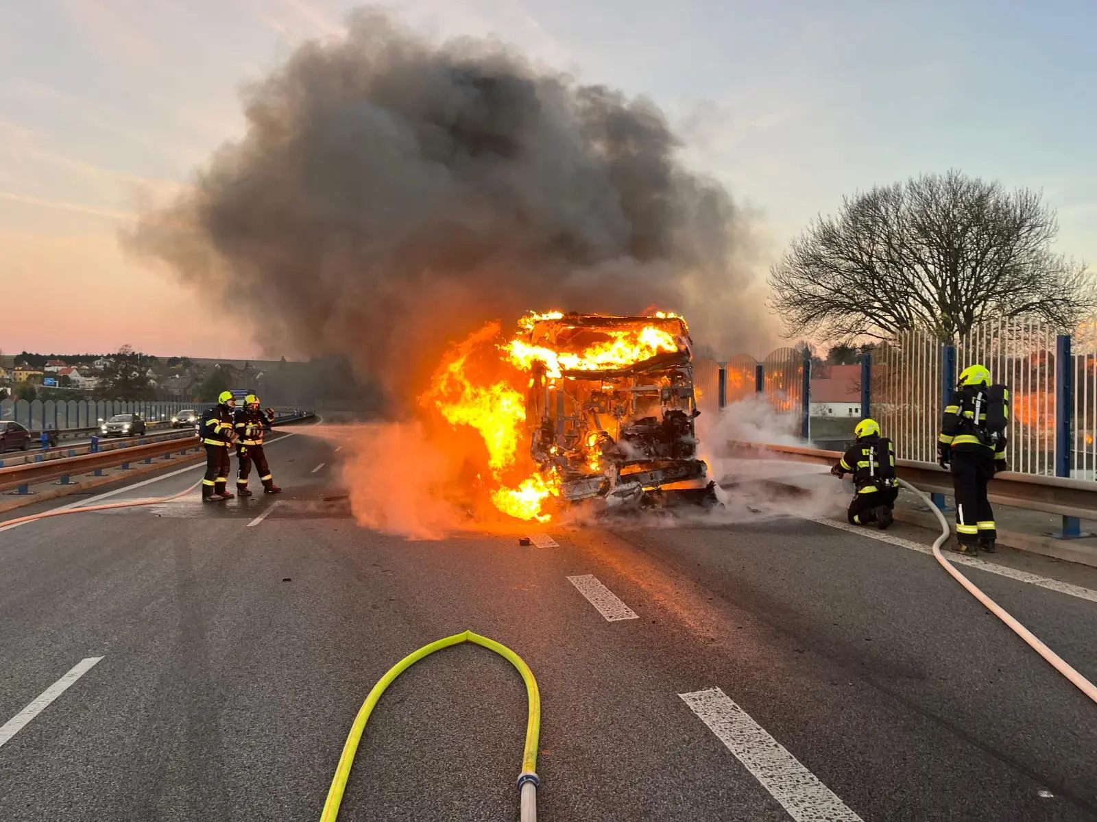 Поблизу Либереця вщент вигорів автобус Поблизу Либереця вщент вигорів автобус