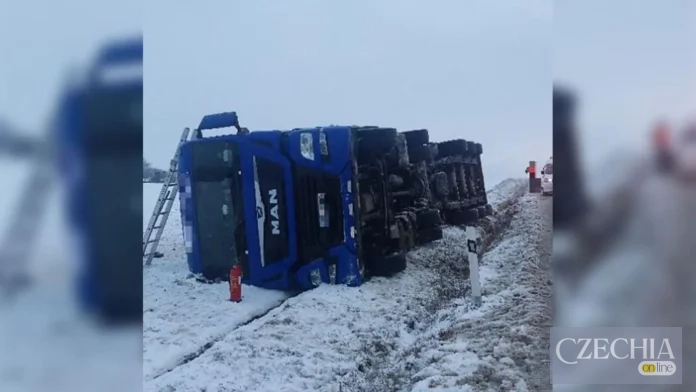 Сніг ускладнив рух транспорту