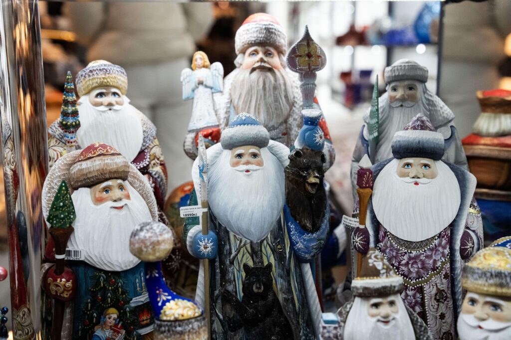 Центр Праги заполонили сувеніри з російською та радянською символікою  - фото №2