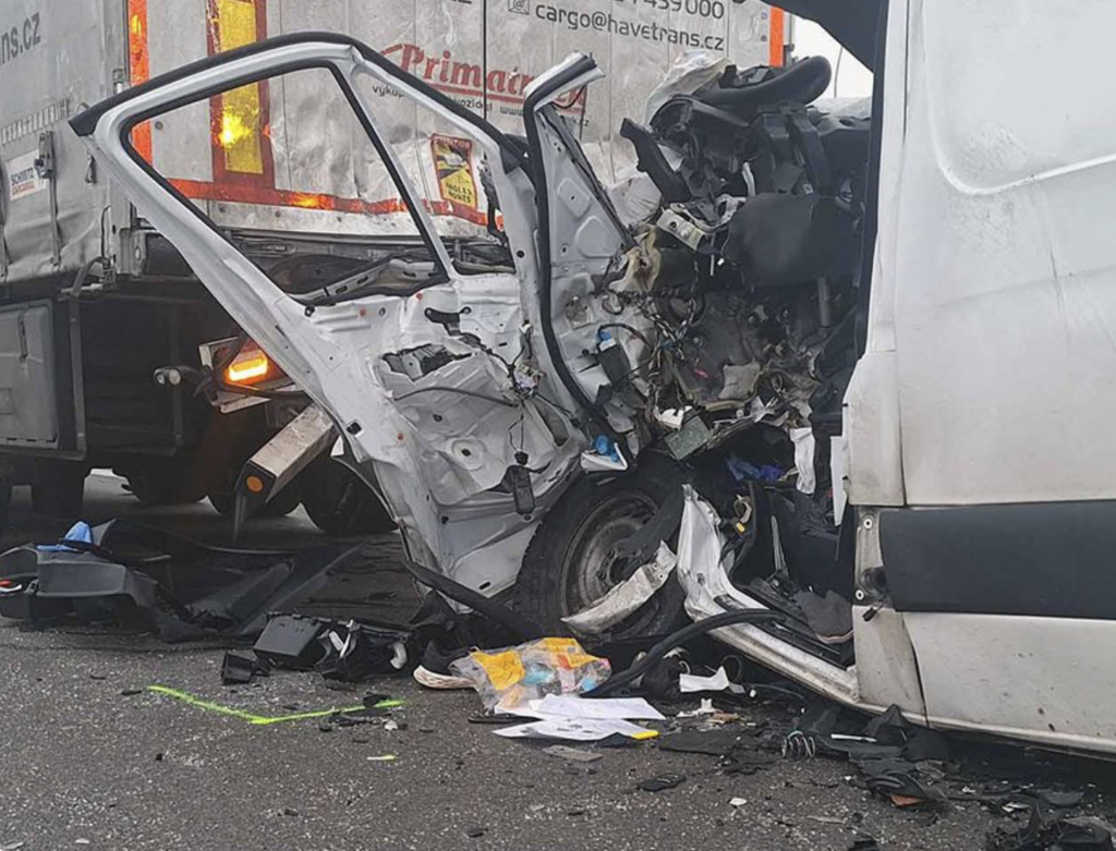 Словацький співак Адам Урбан загинув у ДТП на автомагістралі D2 у Чехії - фото №