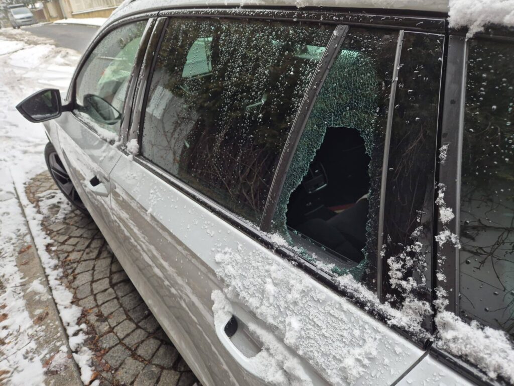 У Чехії з авто Škoda викрадають кермо нового покоління - Новини Чехії, ТехноМанія. Джерело: Українці в Чехії | Чеські новини для українців У Чехії з авто Škoda викрадають кермо нового покоління - фото №