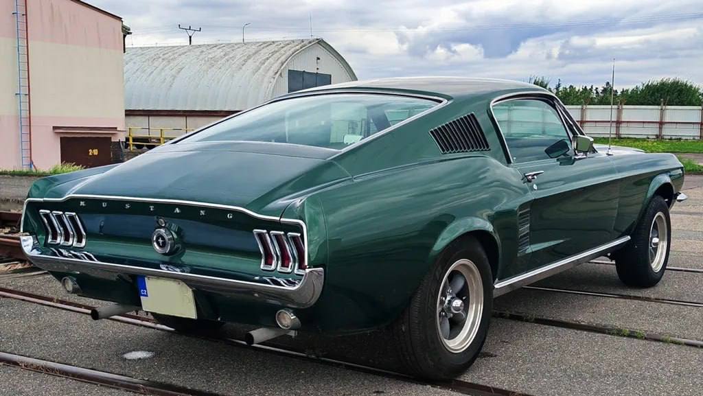 У Чехії продадуть конфісковані раритетні авто: на торги виставили Corvette і Mustang - фото №3
