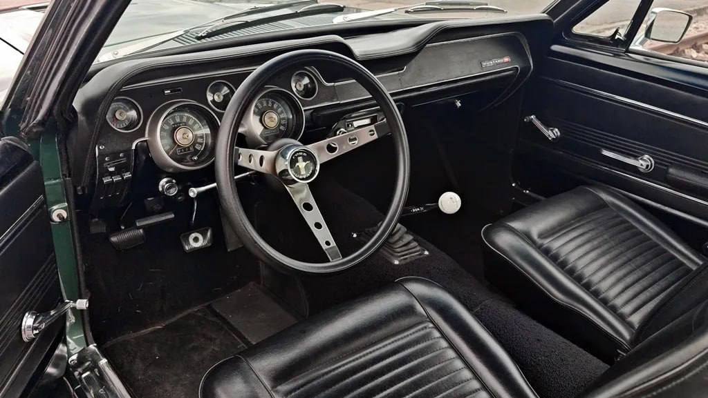 У Чехії продадуть конфісковані раритетні авто: на торги виставили Corvette і Mustang - фото №4