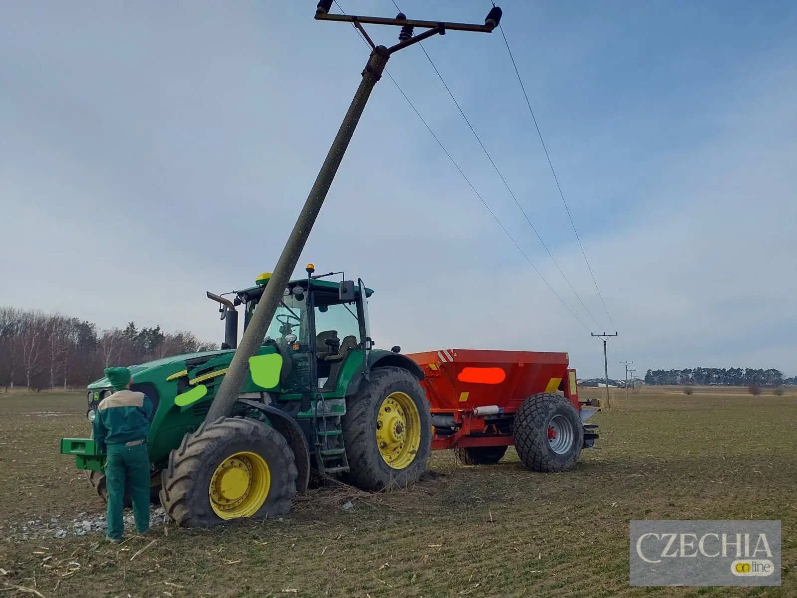 У Чехії тракторист врізався у стовп У Чехії тракторист врізався у стовп