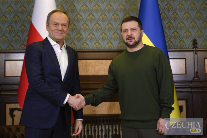 Володимир Зеленський (праворуч) та прем'єр-міністр Польщі Дональд Туск у Києві Володимир Зеленський (праворуч) та прем'єр-міністр Польщі Дональд Туск у Києві