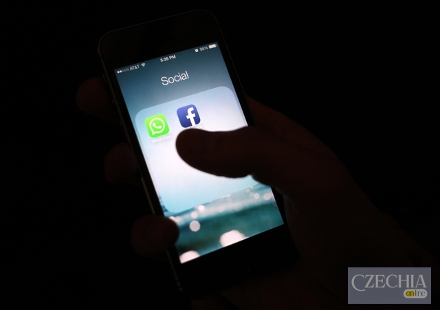 Додатки Facebook та WhatsApp