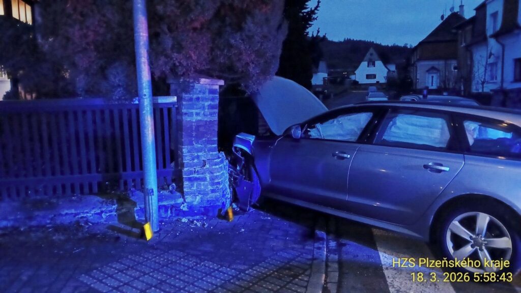 Поляк викрав Audi в Німеччині і розбив його об паркан у Чехії - фото №