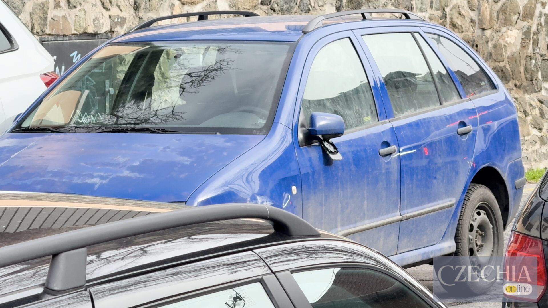 У Празі п’яна жінка за кермом розбіла кілька припаркованих авто
