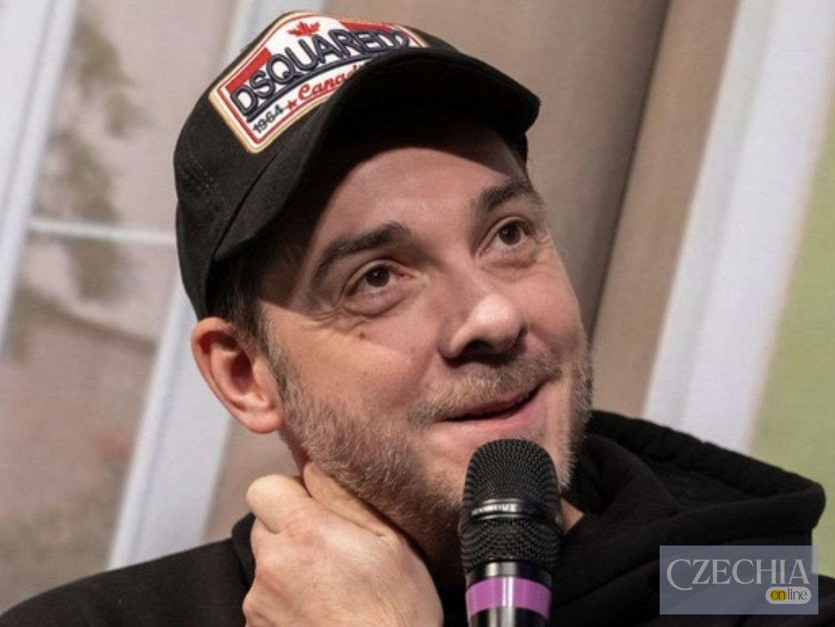 Павол Плевчік п'яний актор скандал Актор Павол Плевчік, який опинився в центрі гучного театрального скандалу через виступ у нетверезому стані.