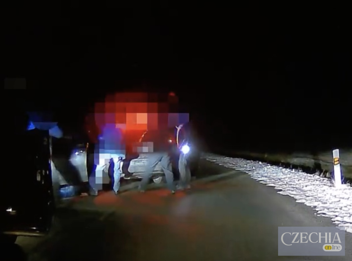 Затримання викрадачі квадроциклів Крконоше поліція Нічна спецоперація чеської поліції із затримання підозрюваних іноземців на дорозі.