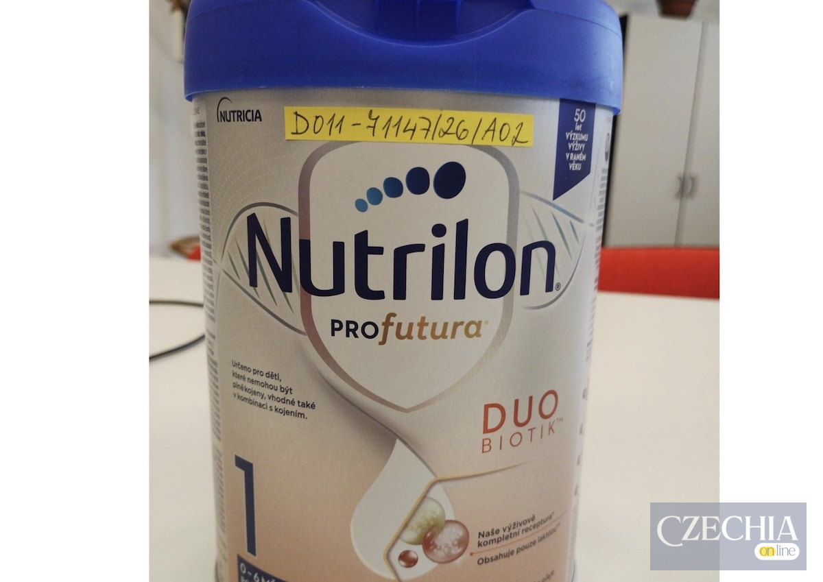 Банка дитячої суміші Nutrilon PRO futura DUO BIOTIK 1 із жовтим стікером. Ілюстративне фото до матеріалу про вилучення небезпечного дитячого харчування.