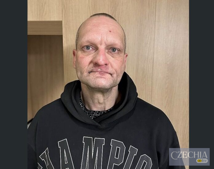 Фотографія розшукуваного поліцією 46-річного Ярослава Ріхтера у чорному худі. Ілюстративне фото до матеріалу про розшук вбивці у Празі.