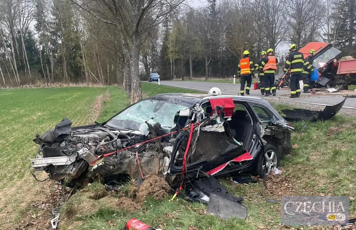У південній Чехії під час ДТП авто Audi розворотило 1 У південній Чехії під час ДТП авто Audi розворотило