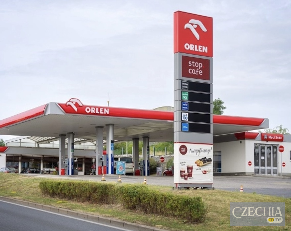 Автозаправна станція мережі Orlen з вимкненим табло цін. Ілюстративне фото.