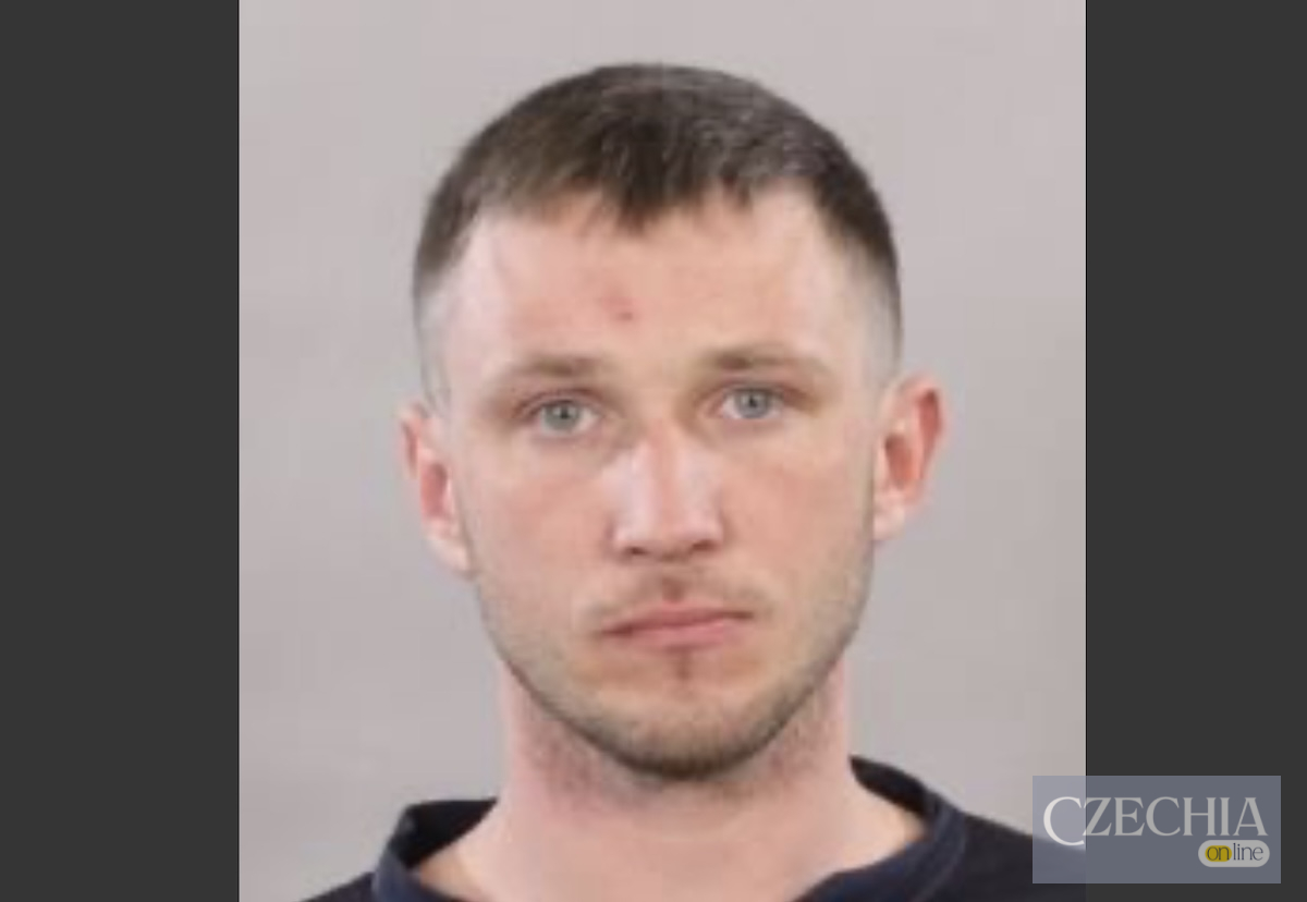 Підозрюваний у спробі підпалу Поліцейське фото чоловіка, якого підозрюють у спробі підпалу житлового будинку за допомогою коктейлю Молотова.