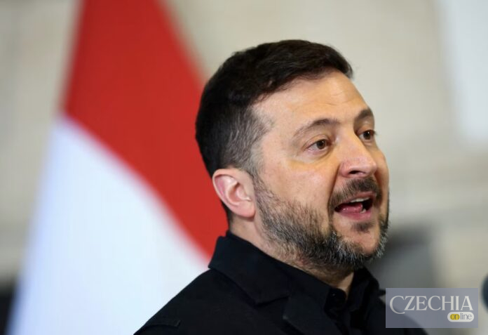 Володимир Зеленський говорить під час офіційного заходу.