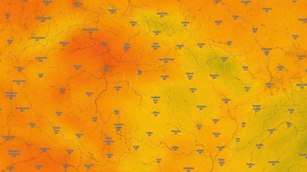 Аномальна спека в Чехії: у неділю температура сягне 30 °C - фото №