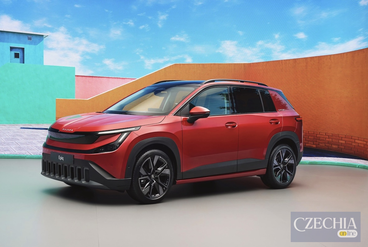 Червоний електричний кросовер Škoda Epiq 2026 року з новим дизайном передньої частини.