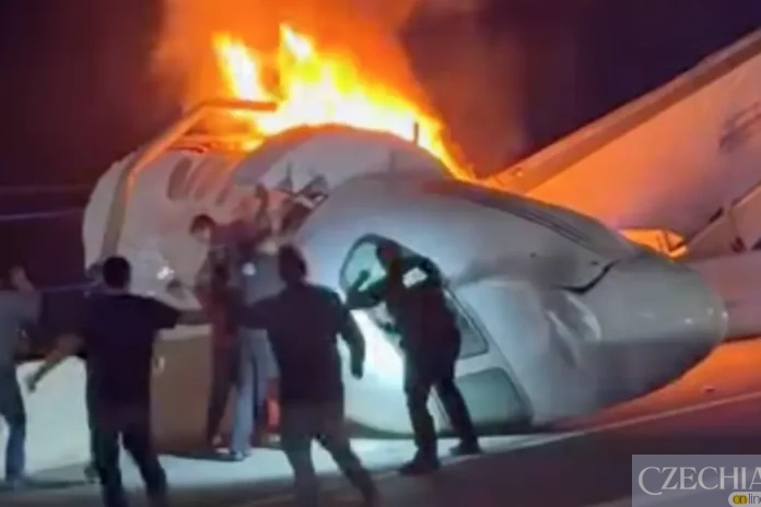 Авіакатастрофа на шосе поблизу техаського міста Ларедо