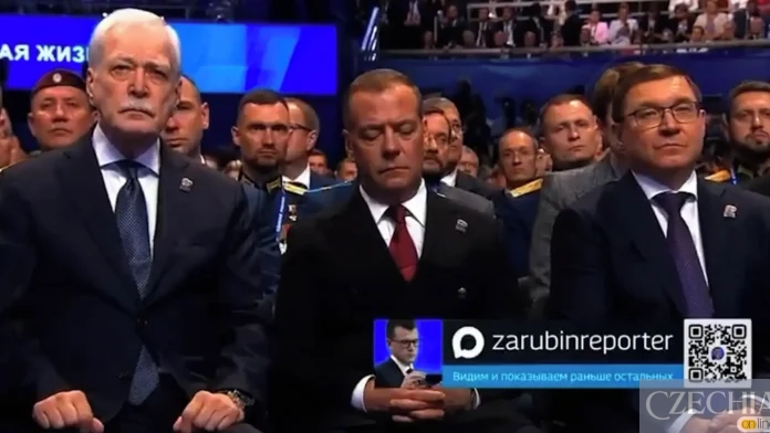 Курйозний момент стався під час виступу Путіна на першому етапі передвиборчого з'їзду партії «Єдина Росія»