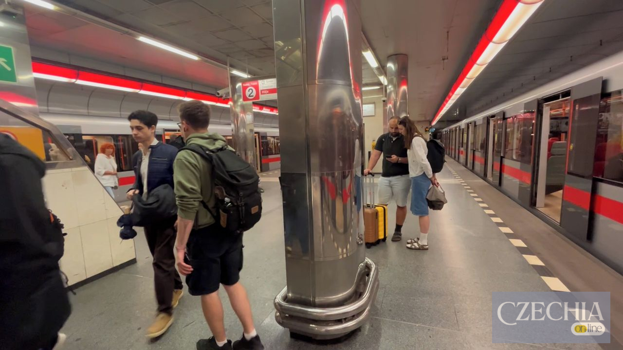 Metro C stálo kvůli porouchané soupravě