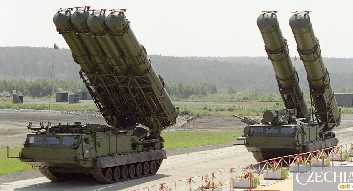 Російські зенітно-ракетні комплекси С-300 на бойових позиціях