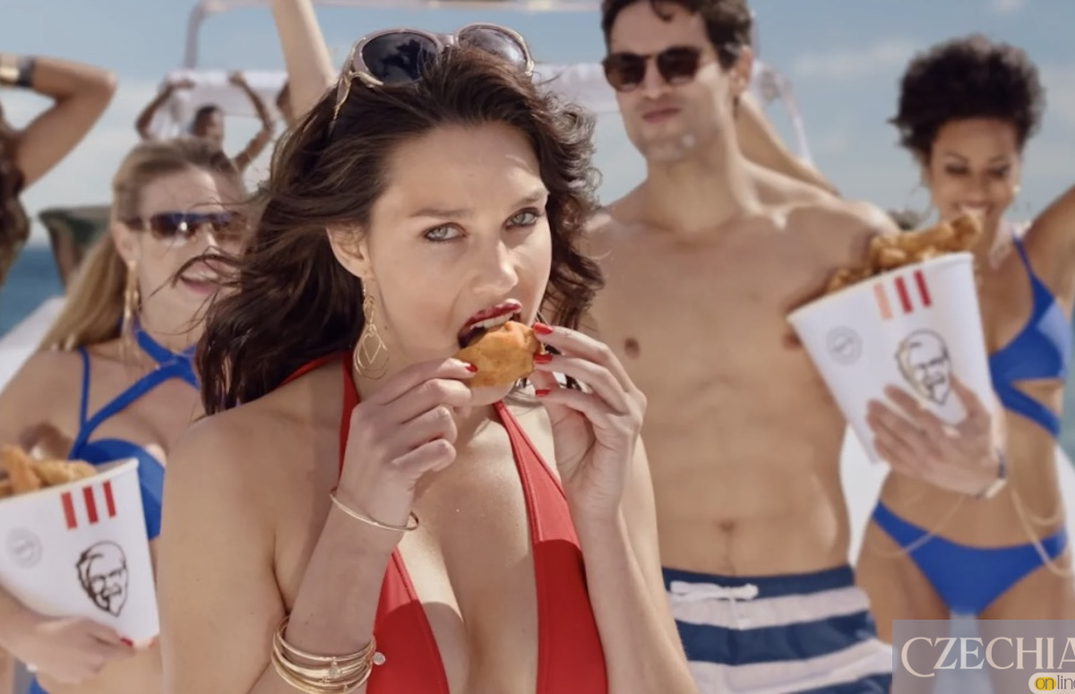 Офіційне вибачення компанії KFC перед клієнтами в Чехії через нестачу продуктів та закриття ресторанів.