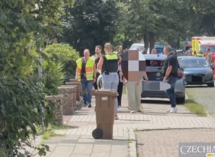 Правоохоронці оточили територію навколо закладу для матерів та дітей у місті Штаде після стрілянини.