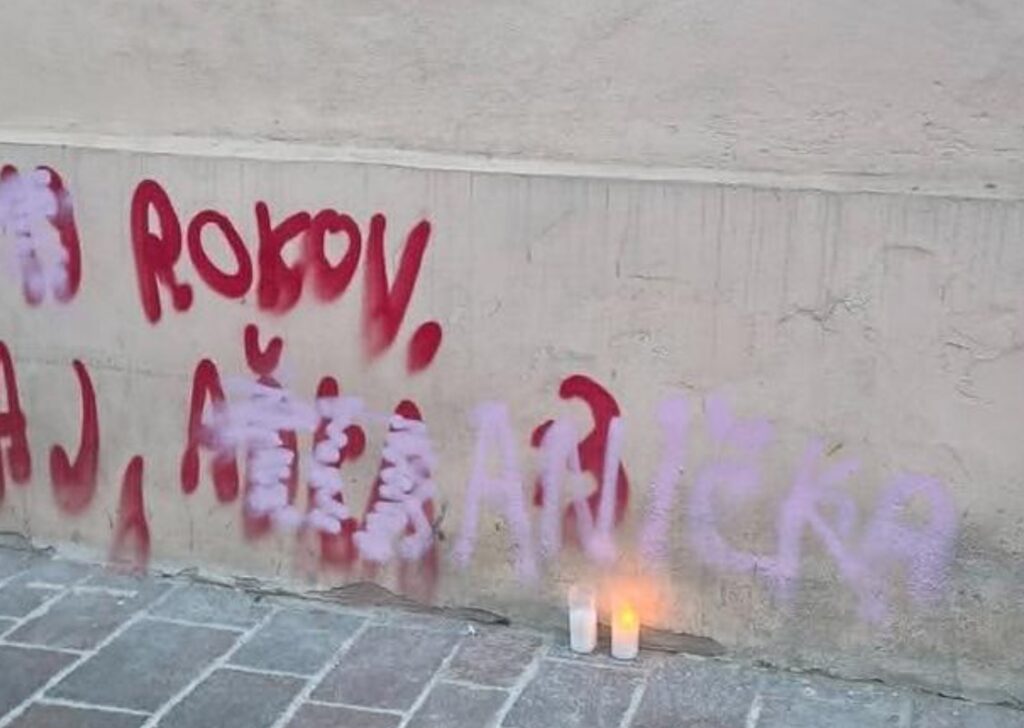 У центрі Кошице зарізали юнака: поліція відпустила підозрюваного, а місцеві говорять про повернення 90-х - Світ. Джерело: Українці в Чехії | Чеські новини для українців У центрі Кошице зарізали юнака: поліція відпустила підозрюваного, а місцеві говорять про повернення 90-х - фото №