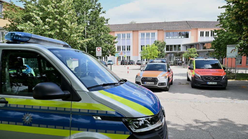 У школі в Баварії стався напад: дві дівчини тяжко поранені - Світ. Джерело: Українці в Чехії | Чеські новини для українців У школі в Баварії стався напад: дві дівчини тяжко поранені - фото №