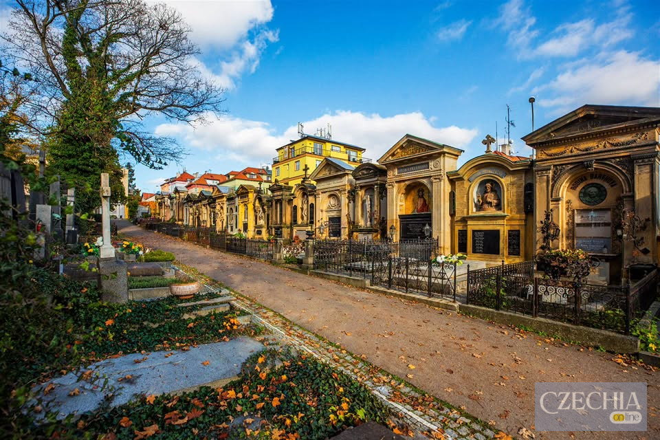 У Празі за ціною гарсонки продають сімейну гробницю з “мешканцями” - фото №1