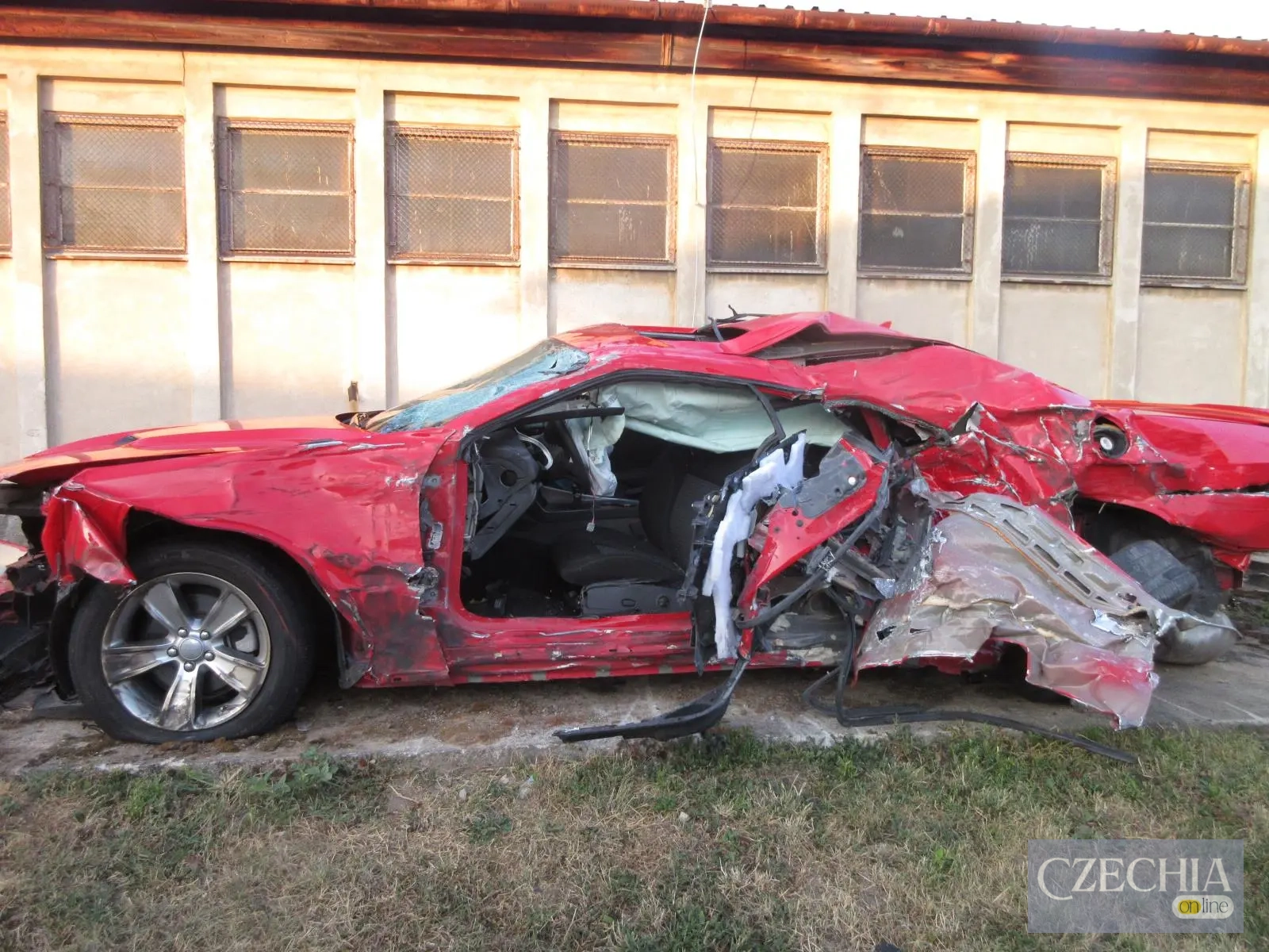 Під чеським Брно вантажівка розчавила спорткар Dodge Challenger, який брав у часть у перегонах Під чеським Брно вантажівка розчавила спорткар Dodge Challenger, який брав участь у перегонах