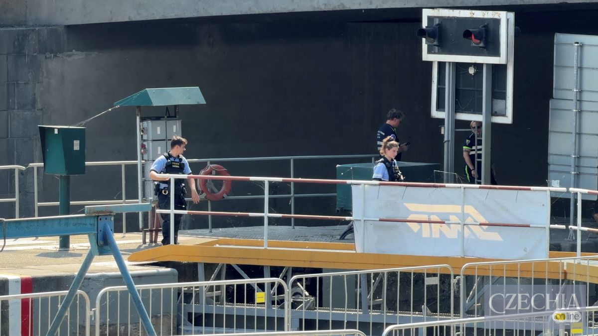 Під мостом Главки в Празі у річці Влтава виявили тіло людини Під мостом Главки в Празі у річці Влтава виявили тіло людини