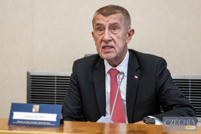 Прем'єр-міністр Чехії Андрей Бабіш різко розкритикував президента Петра Павела через його намір взяти участь у саміті НАТО в Анкарі.