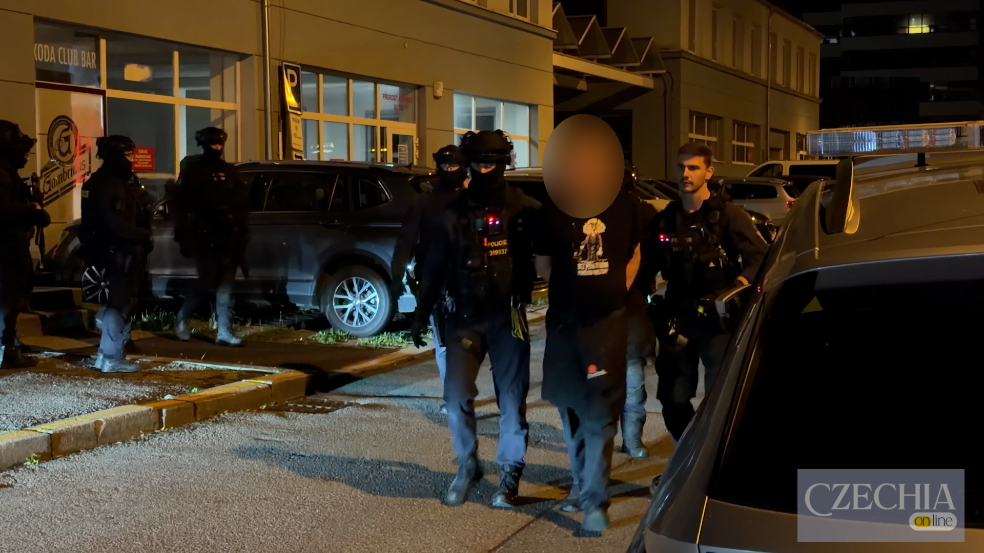 У Празі бармен застосував пістолет до п'яних гостей У Празі бармен застосував пістолет до п'яних гостей