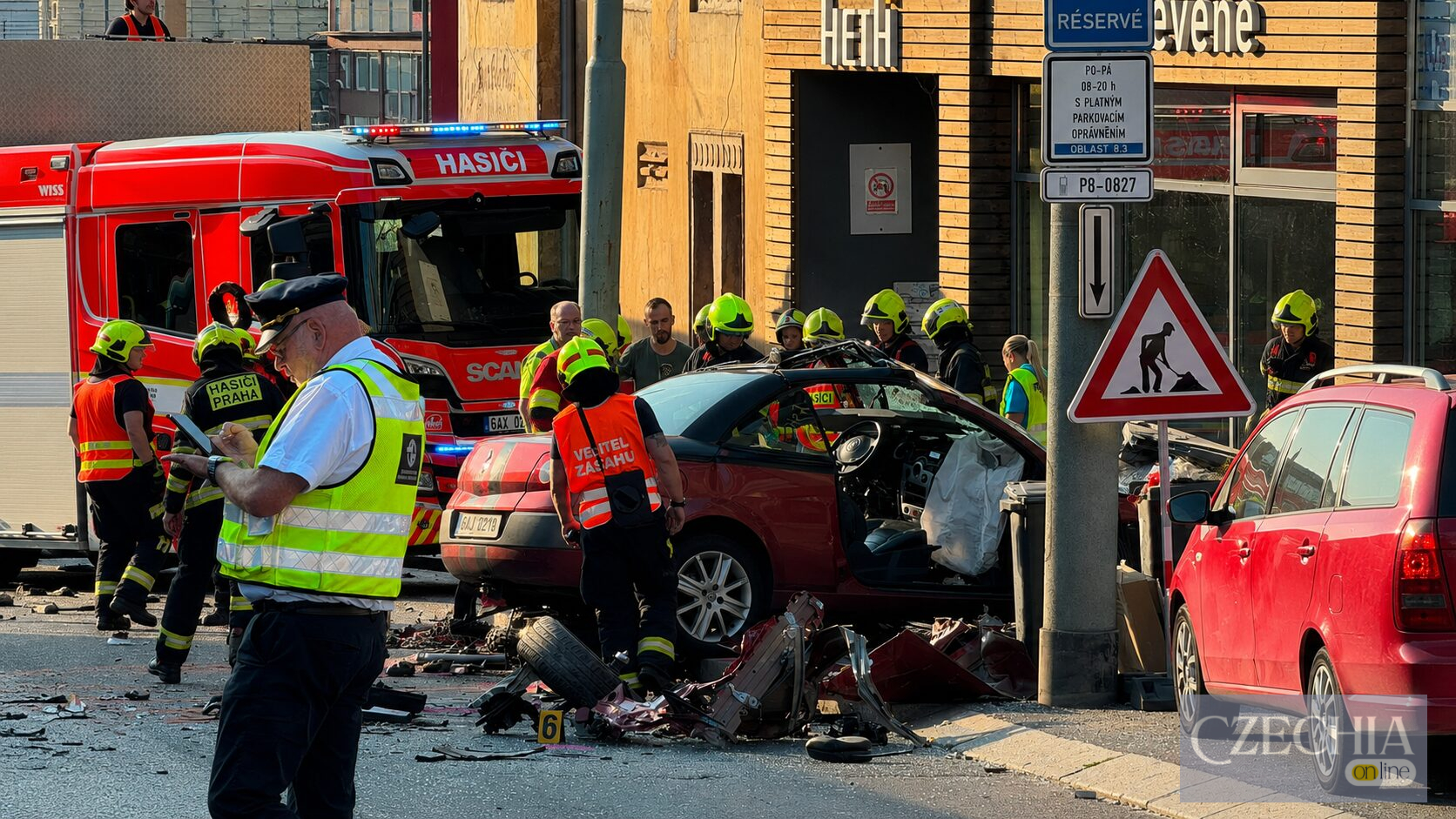 У Празі сталася масштабна ДТП за участі авто, мотоцикла та трамвая