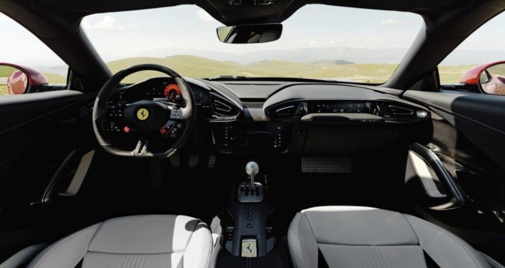 Ferrari вирішила повернути водіям відчуття “механіки”, але зробила це по-сучасному - Світ, ТехноМанія. Джерело: Українці в Чехії | Чеські новини для українців Ferrari вирішила повернути водіям відчуття “механіки”, але зробила це по-сучасному - фото №3
