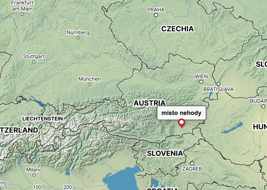 В Австрії авто чеської родини на повній швидкості врізалося у захисний бар’єр - фото №1