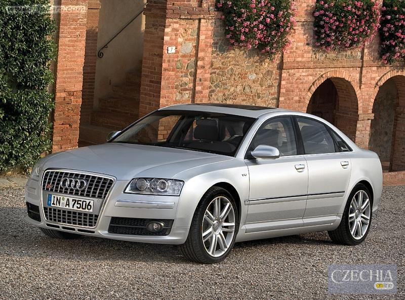 У Чехії водій Audi розігнався до 210 км/год у населеному пункті й сам усе зняв на відео - фото №