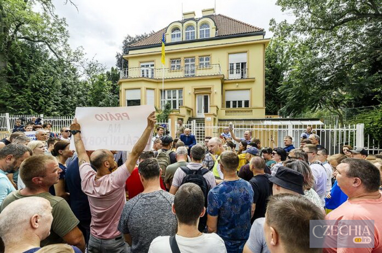 Чеські роботодавці задоволені приїздом більшої кількості українських чоловіків, ніж жінок